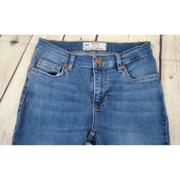 FREE PEOPLE Women's High Rise Fringe Crop Jeans SIZE 25 Medium Wash - Picture 4 of 7
